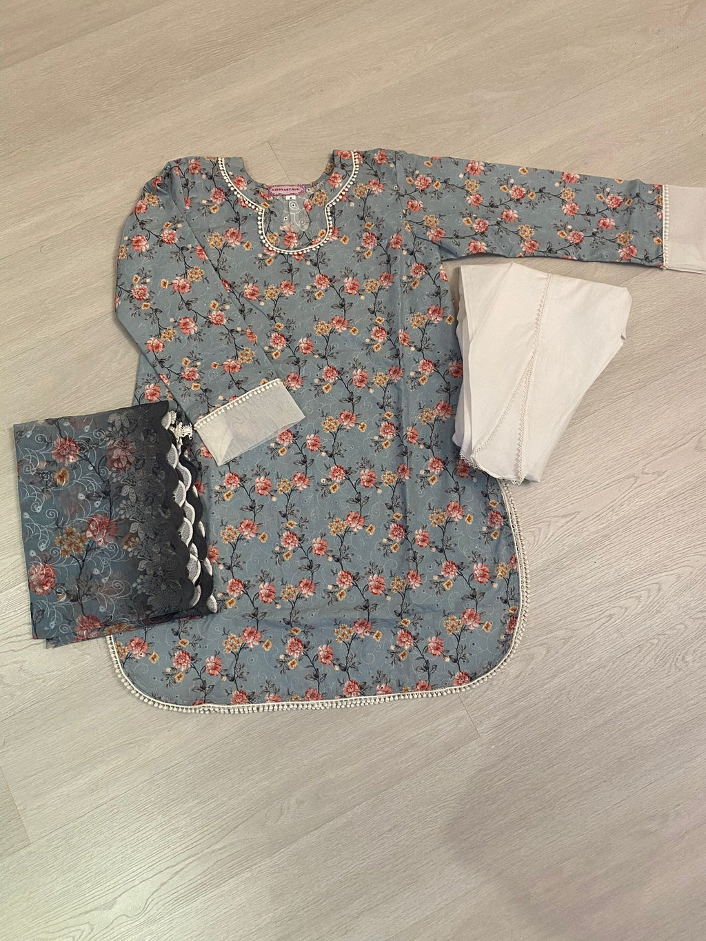 Blue tulip Chiken and Korean lawn (0-6 years Adult XS-XXL)