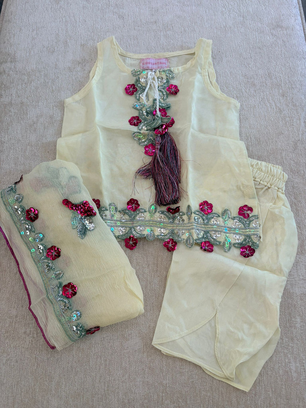 Butter yellow silk (0-3 months to 2-3 years)