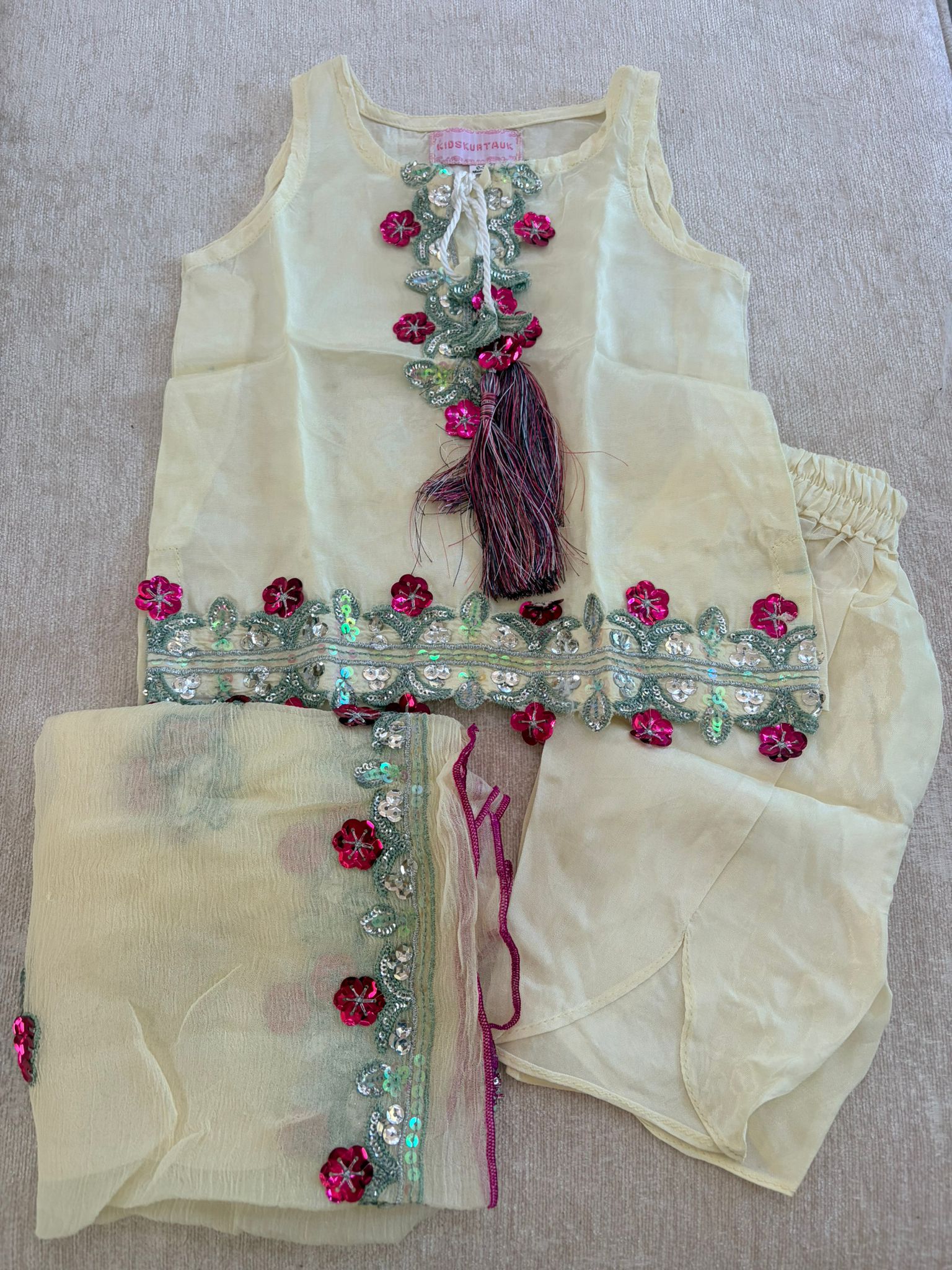 Butter yellow silk (0-3 months to 2-3 years)