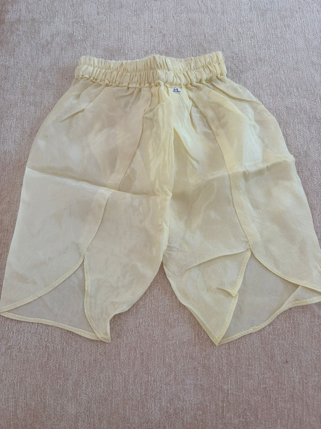 Butter yellow silk (0-3 months to 2-3 years)