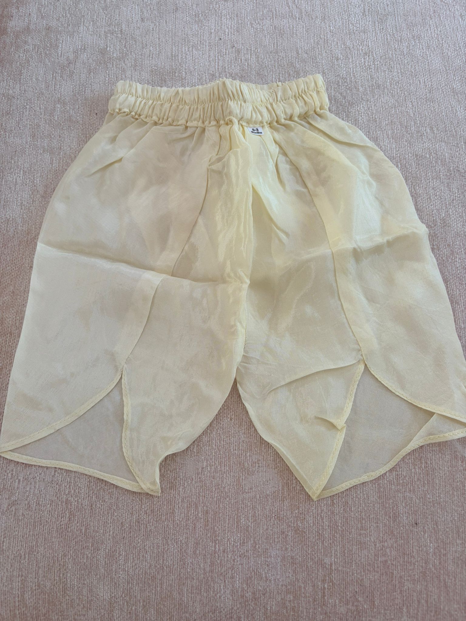 Butter yellow silk (0-3 months to 2-3 years)